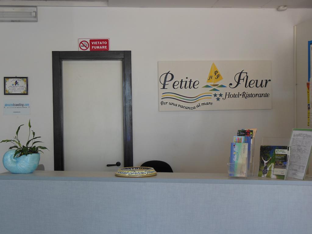 Hotel Petite Fleur Alba Adriatica Exterior photo