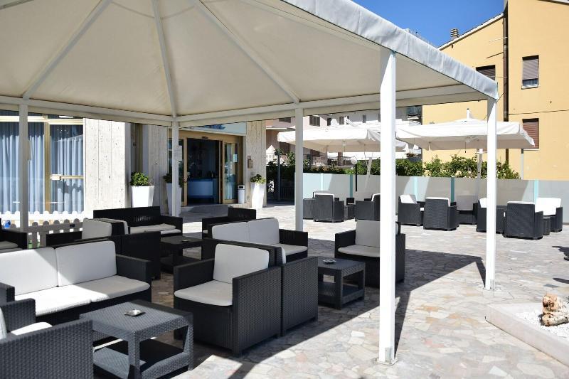 Hotel Petite Fleur Alba Adriatica Exterior photo