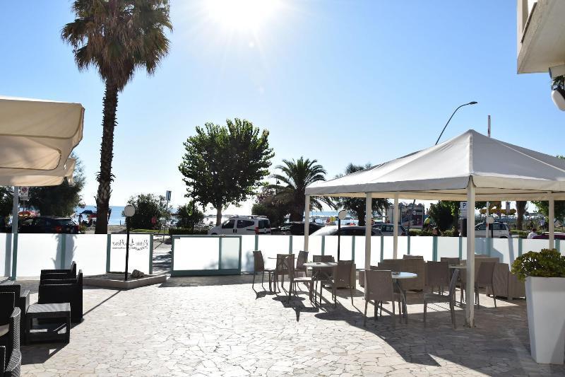 Hotel Petite Fleur Alba Adriatica Exterior photo