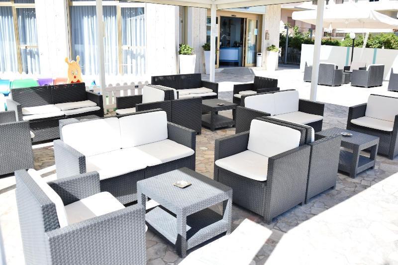 Hotel Petite Fleur Alba Adriatica Exterior photo