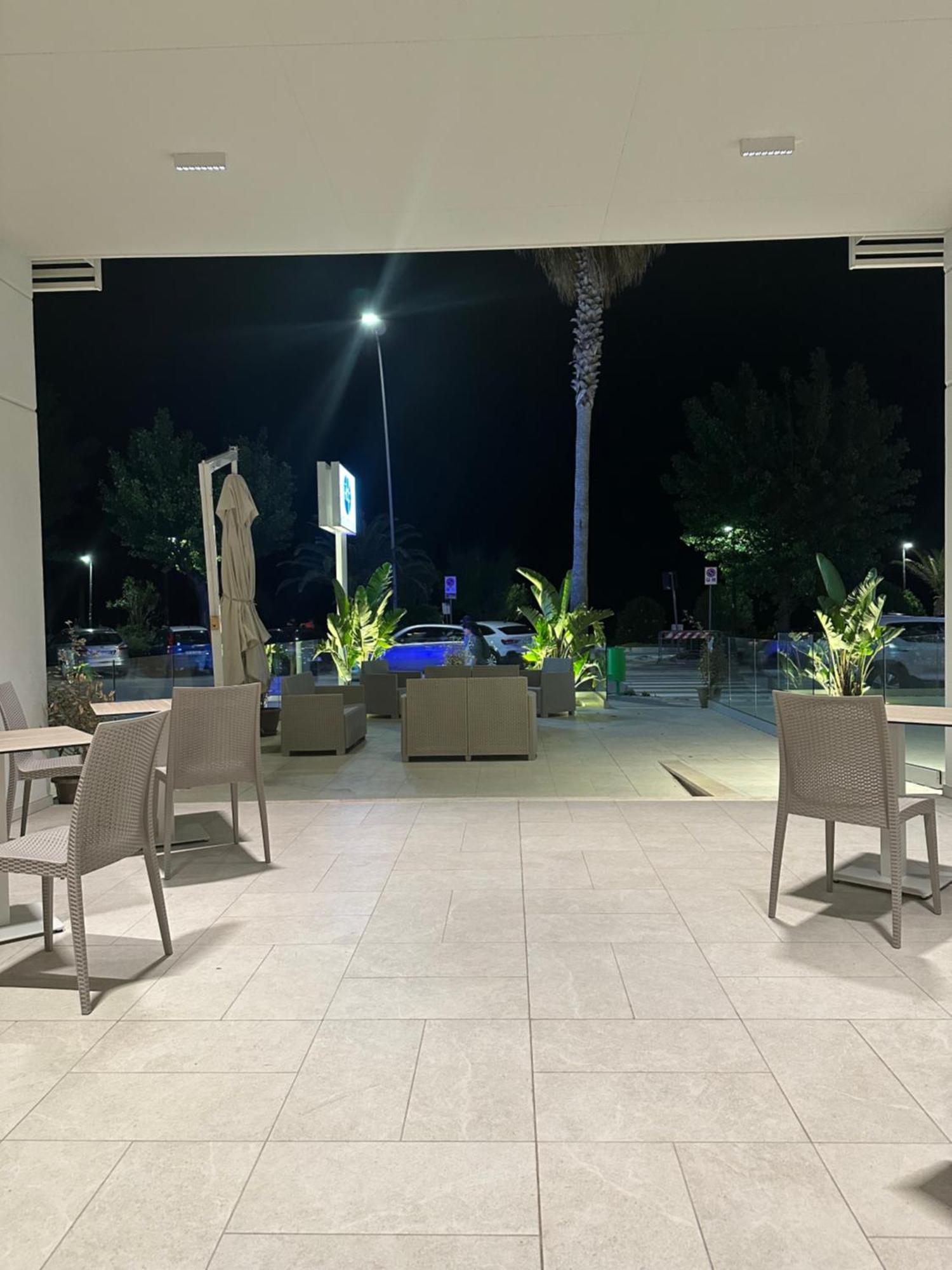Hotel Petite Fleur Alba Adriatica Exterior photo