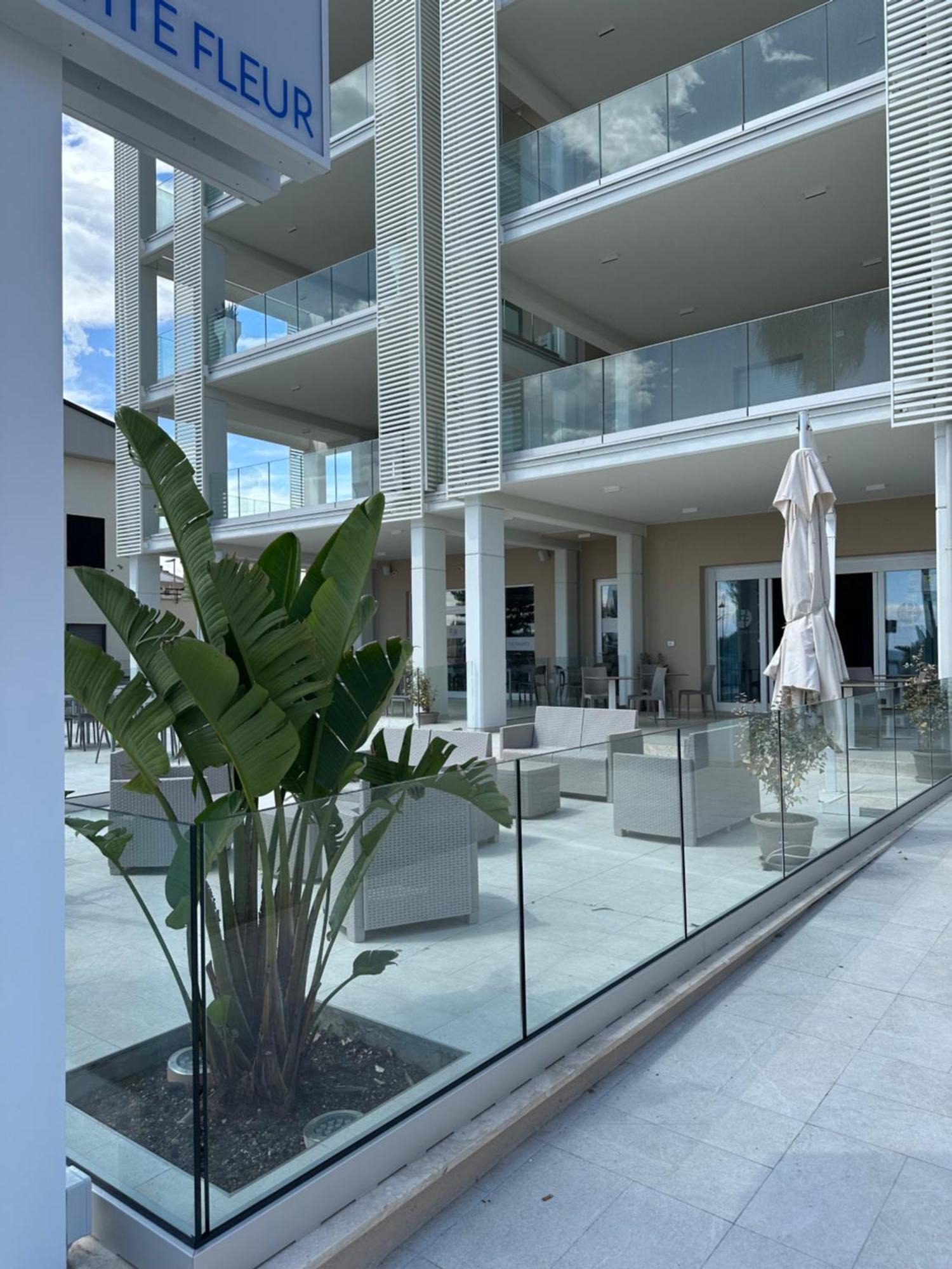 Hotel Petite Fleur Alba Adriatica Exterior photo