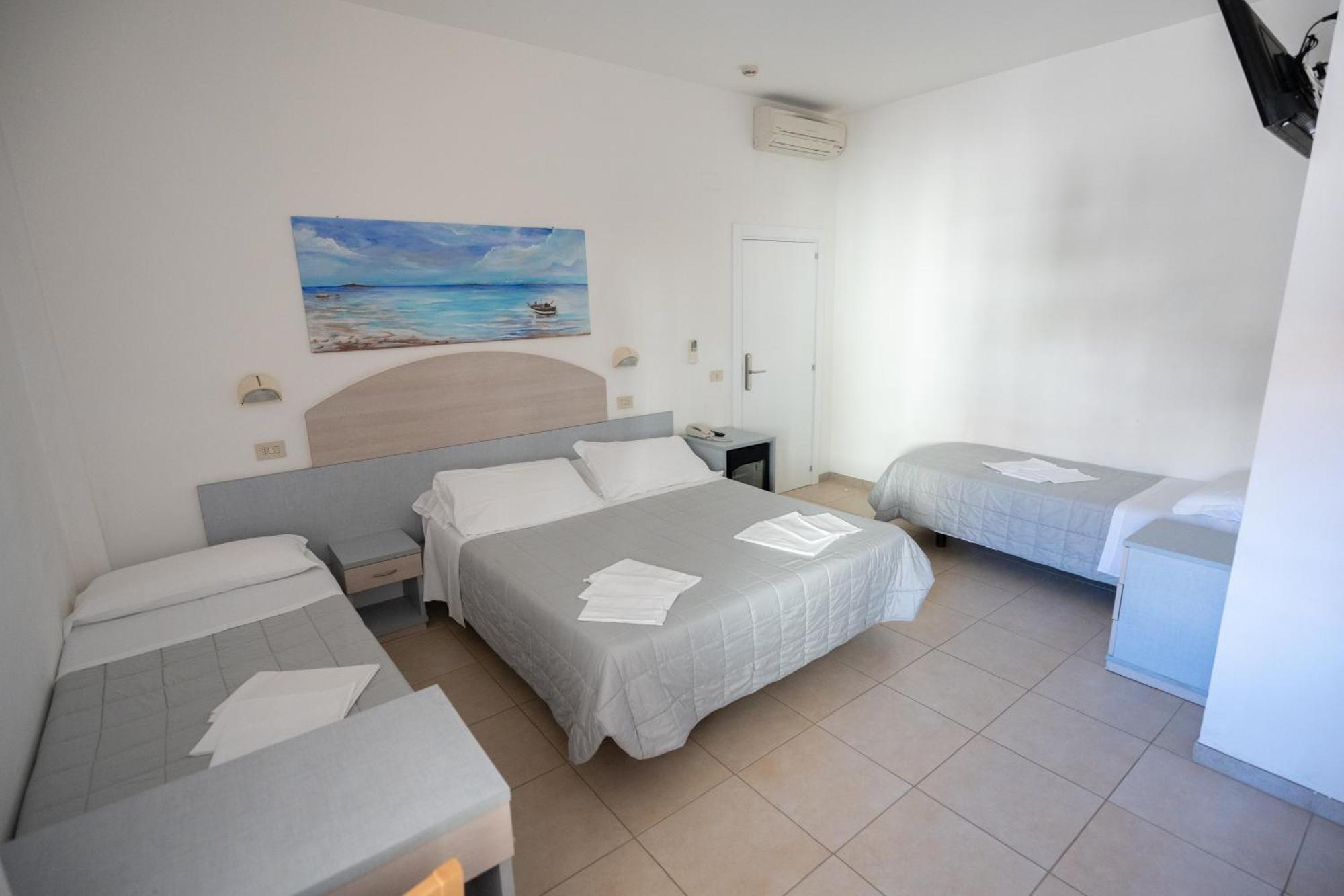 Hotel Petite Fleur Alba Adriatica Exterior photo