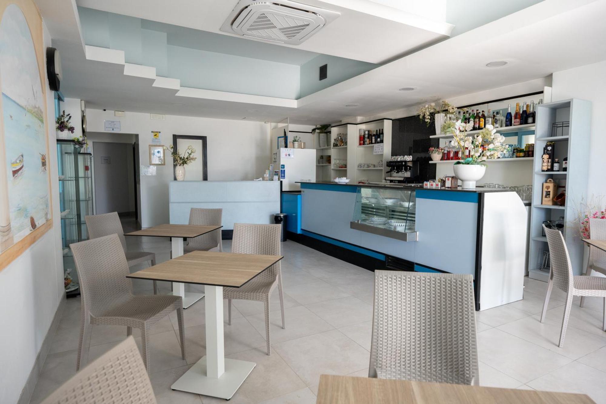 Hotel Petite Fleur Alba Adriatica Exterior photo
